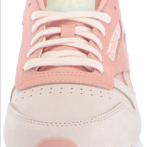 🛑Donated: Reebok classic- New - Picture 6 of 8